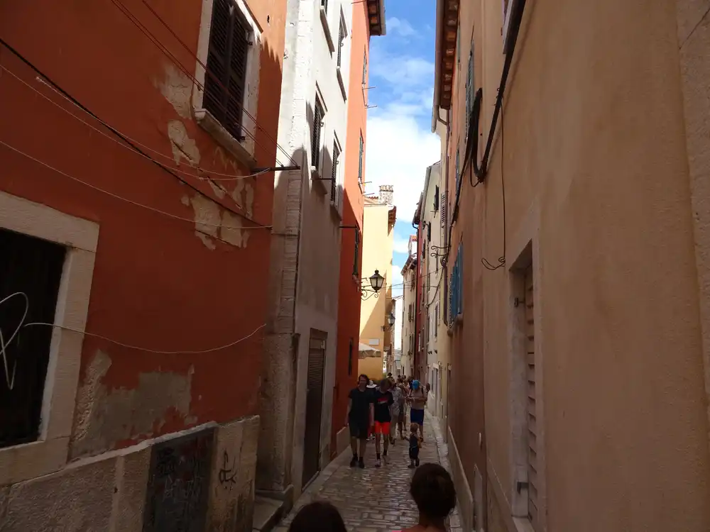 rovinj_ulicka Rovinj - ulička ve městě